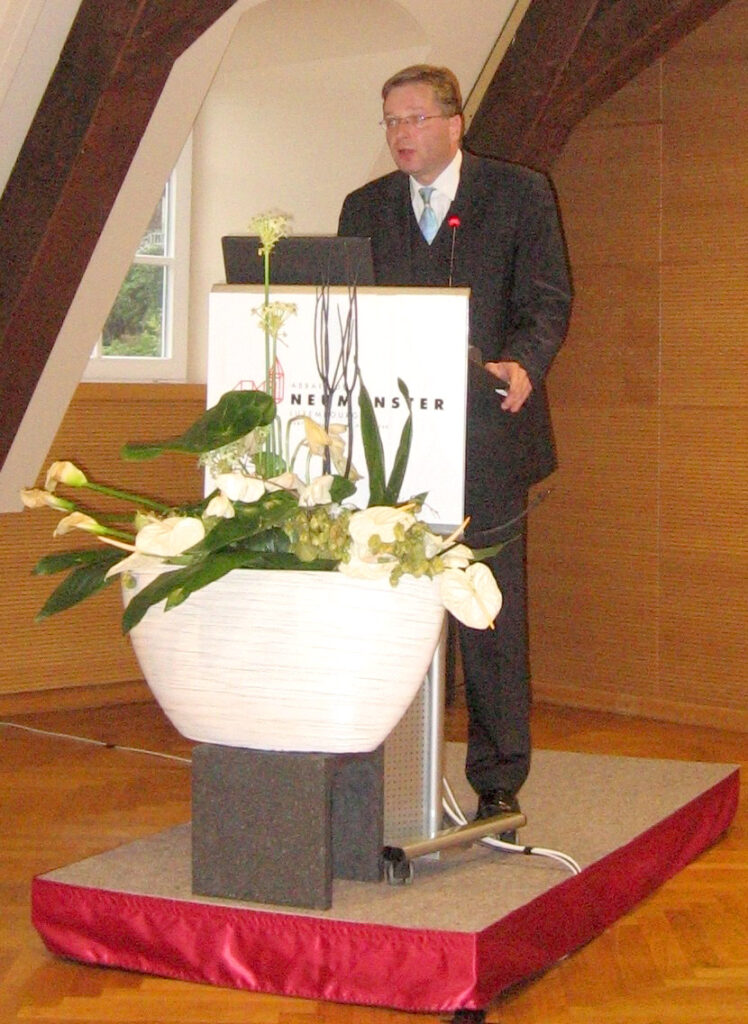 Dr. Malte Heidemann bei einem Vortrag zu Heinrich VII. bei internationaler Tagung in Luxemburg Dr. Malte Heidemann bei einem Vortrag zu Heinrich VII. bei internationaler Tagung in Luxemburg