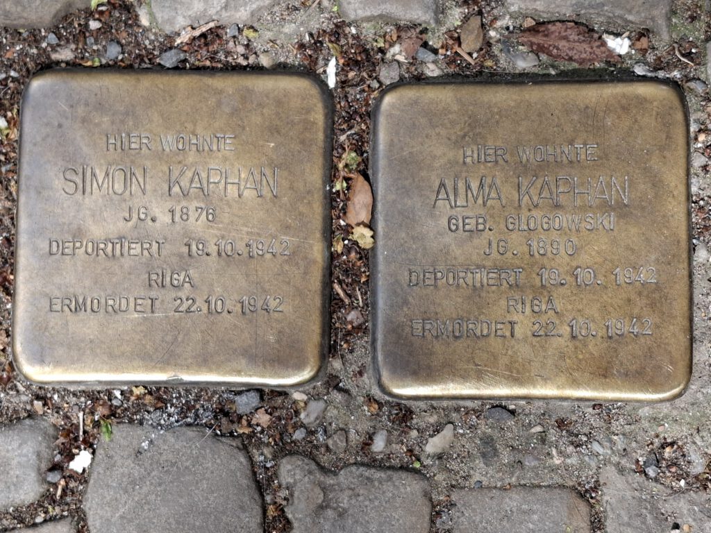 Zwei Stolpersteine in Berlin